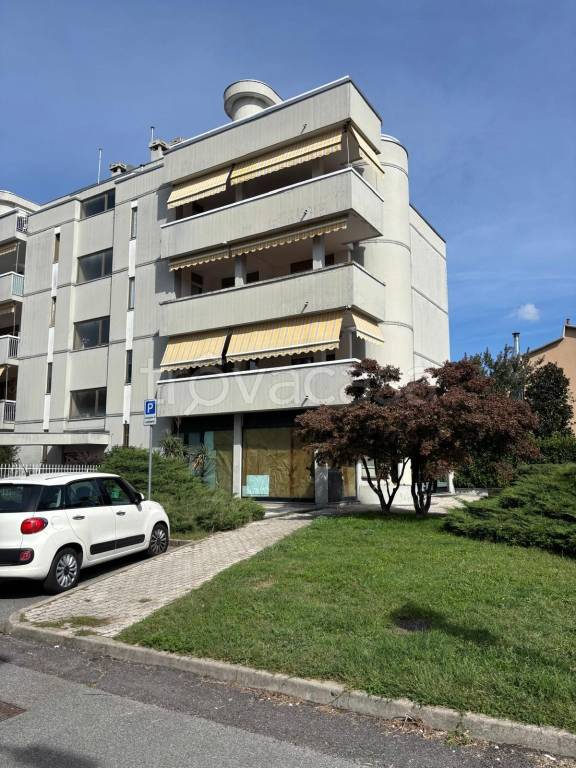 locale commerciale in vendita a Busto Arsizio