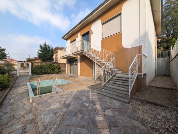 casa indipendente in vendita a Busto Arsizio