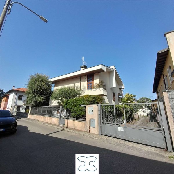 casa indipendente in vendita a Busto Arsizio