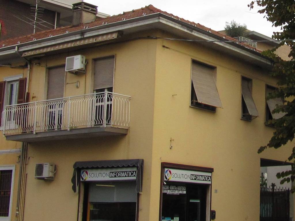 casa indipendente in vendita a Busto Arsizio