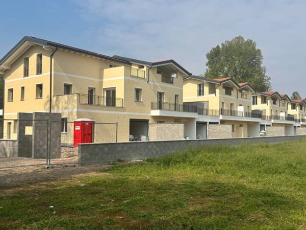 casa indipendente in vendita a Busto Arsizio in zona Borsano