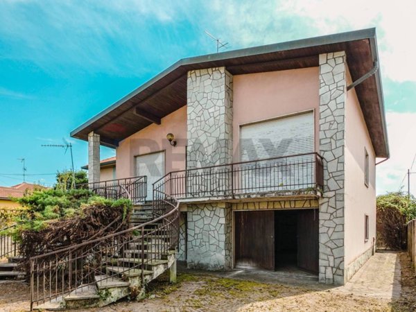 casa indipendente in vendita a Busto Arsizio