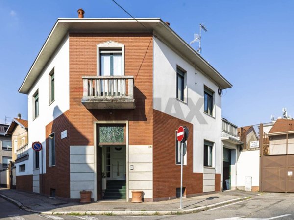 casa indipendente in vendita a Busto Arsizio