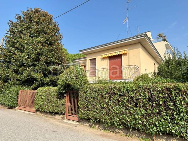 casa indipendente in vendita a Busto Arsizio