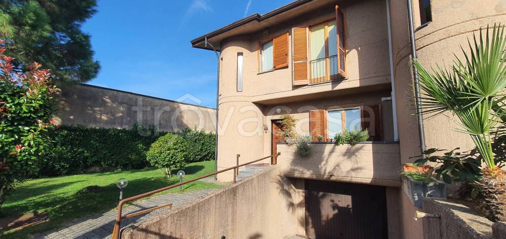 casa indipendente in vendita a Busto Arsizio