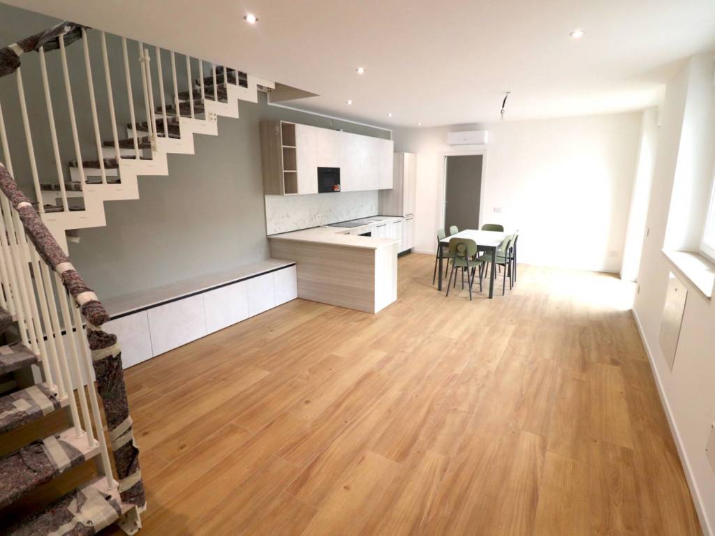 casa indipendente in vendita a Busto Arsizio