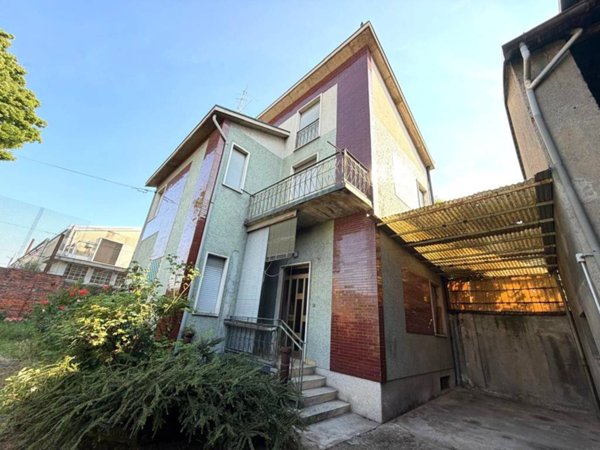 casa indipendente in vendita a Busto Arsizio in zona Borsano