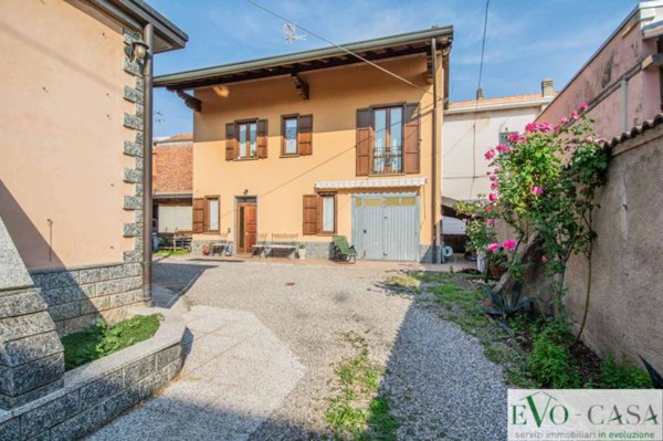 casa indipendente in vendita a Busto Arsizio