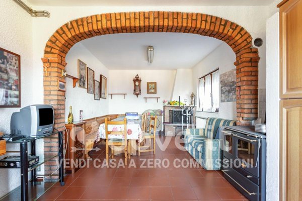 casa indipendente in vendita a Cadegliano-Viconago