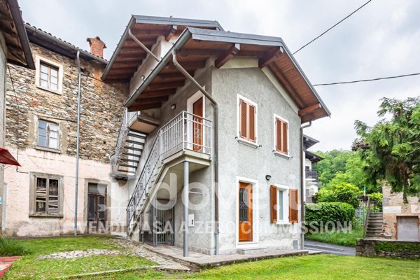 casa indipendente in vendita a Cadegliano-Viconago in zona Avigno
