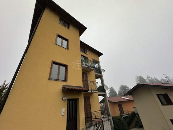 appartamento in vendita a Cadegliano-Viconago in zona Viconago