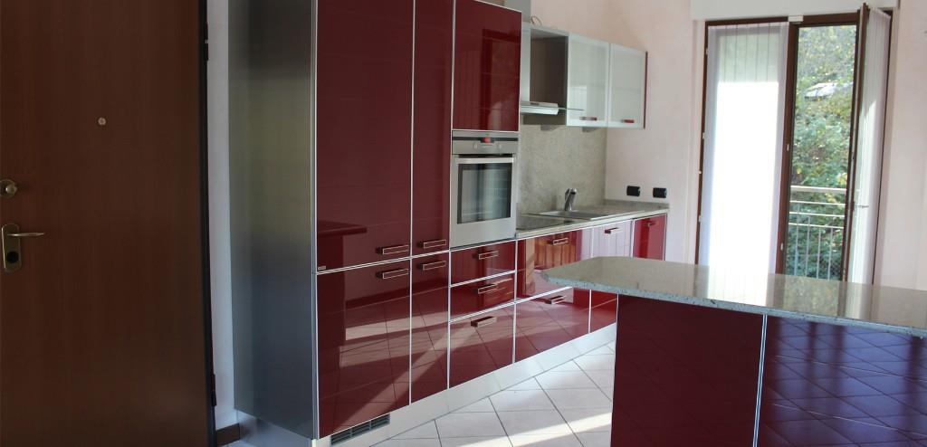 appartamento in vendita a Cadegliano-Viconago in zona Avigno