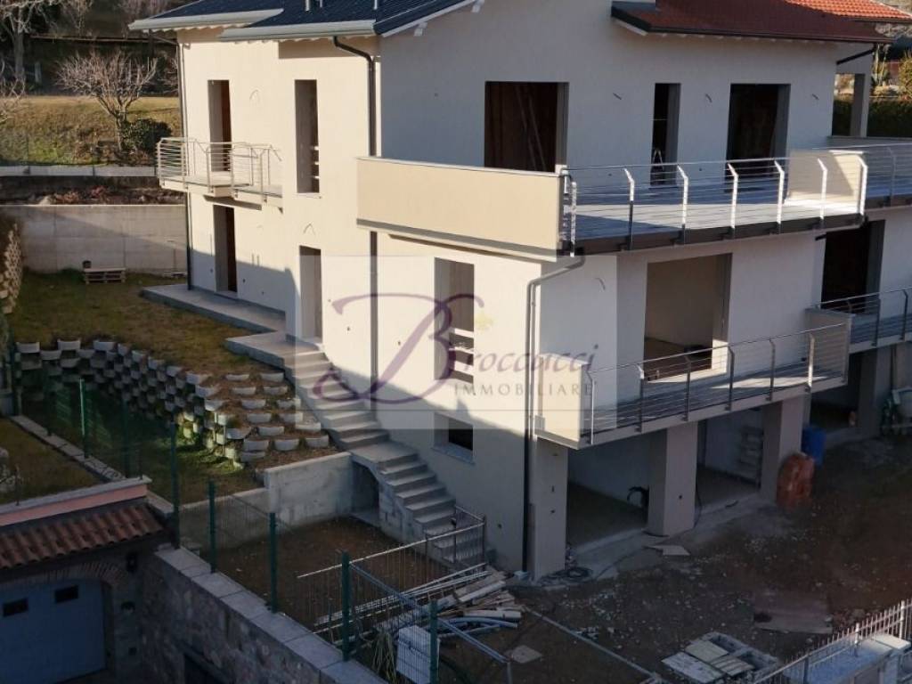 appartamento in vendita a Cadegliano-Viconago