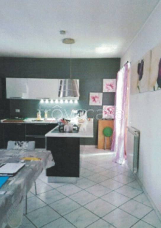 appartamento in vendita a Cadegliano-Viconago in zona Cadegliano