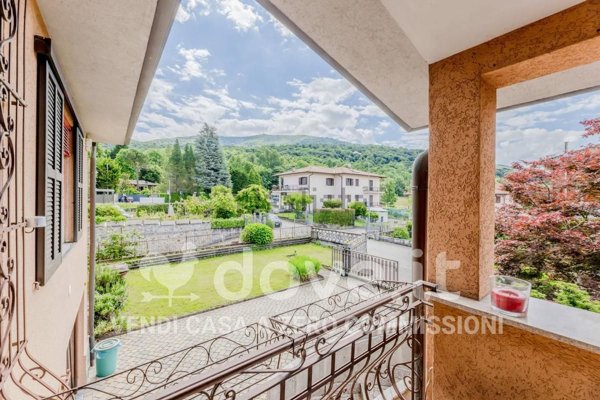 appartamento in vendita a Cadegliano-Viconago