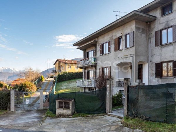 appartamento in vendita a Cadegliano-Viconago in zona Cadegliano