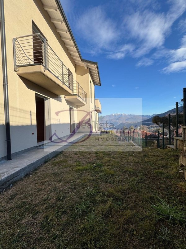 appartamento in vendita a Cadegliano-Viconago