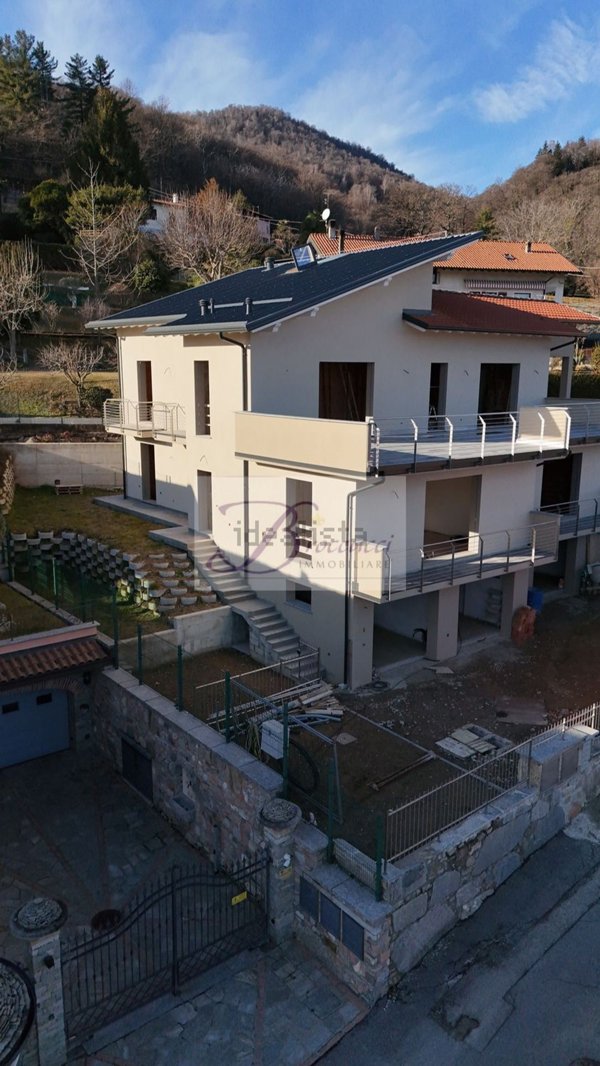 appartamento in vendita a Cadegliano-Viconago