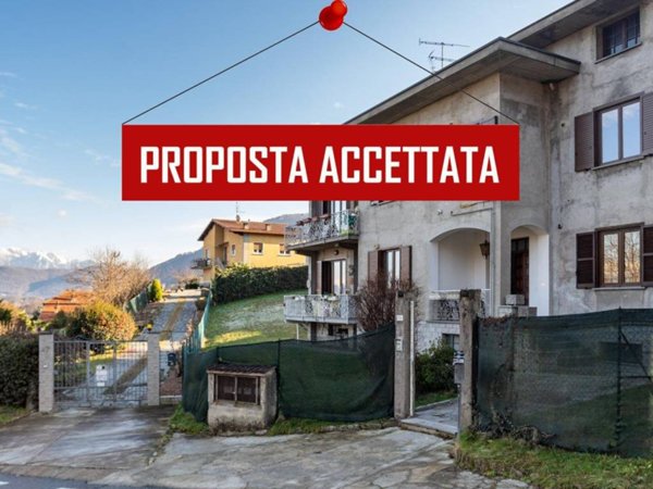 appartamento in vendita a Cadegliano-Viconago in zona Cadegliano