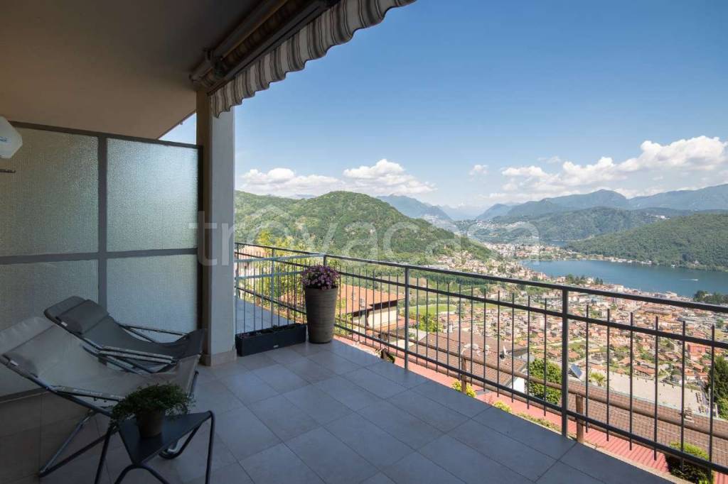 appartamento in vendita a Cadegliano-Viconago