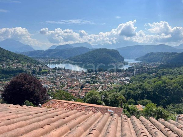 appartamento in vendita a Cadegliano-Viconago in zona Cadegliano