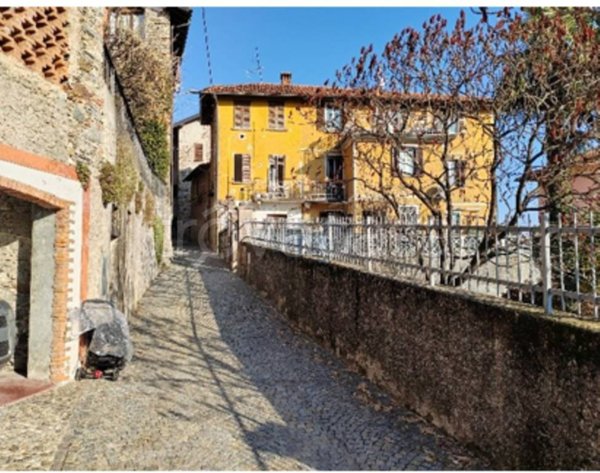 appartamento in vendita a Cadegliano-Viconago in zona Cadegliano