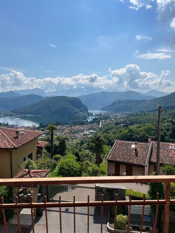 appartamento in vendita a Cadegliano-Viconago