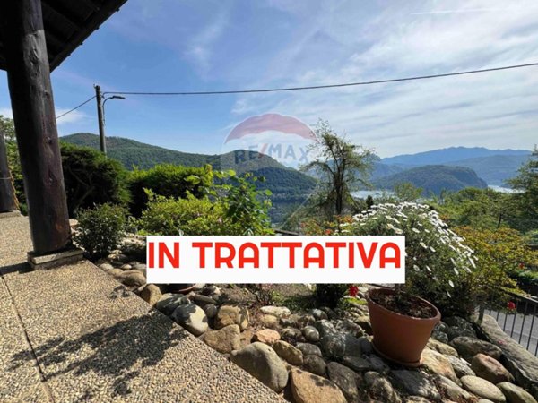 casa indipendente in vendita a Cadegliano-Viconago in zona Argentera