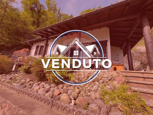 casa indipendente in vendita a Cadegliano-Viconago in zona Argentera