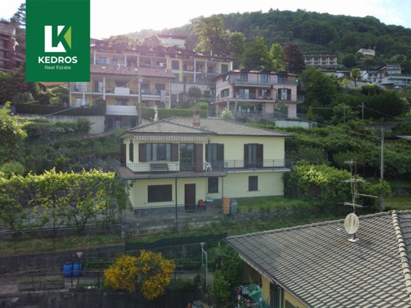 casa indipendente in vendita a Cadegliano-Viconago in zona Viconago