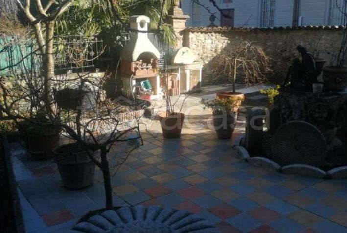 casa indipendente in vendita a Cadegliano-Viconago