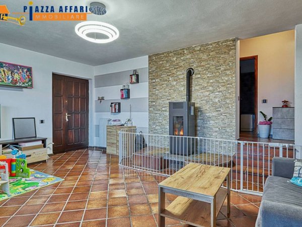 casa indipendente in vendita a Cadegliano-Viconago in zona Viconago