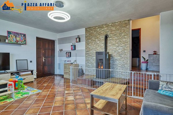 casa indipendente in vendita a Cadegliano-Viconago in zona Viconago