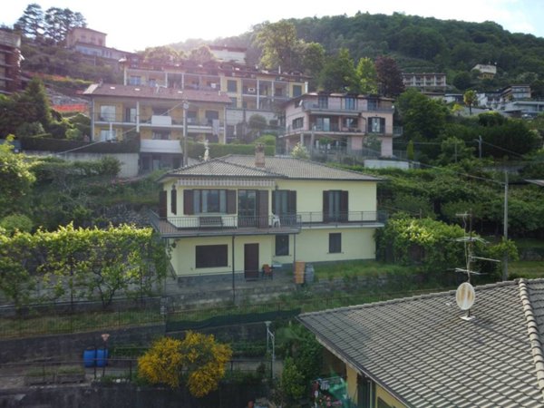 casa indipendente in vendita a Cadegliano-Viconago in zona Viconago