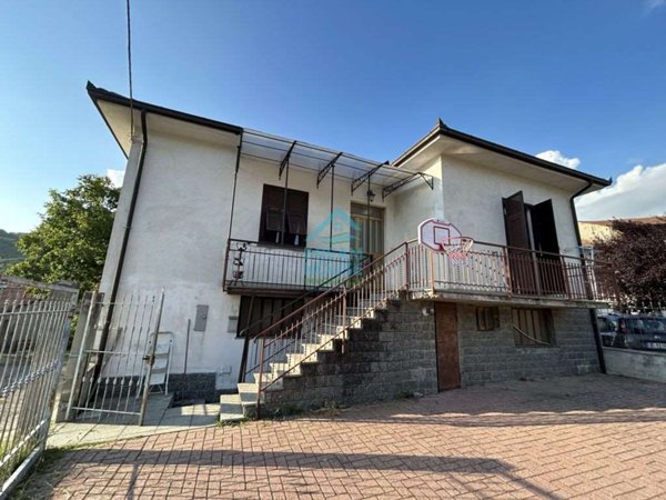 casa indipendente in vendita a Cadegliano-Viconago