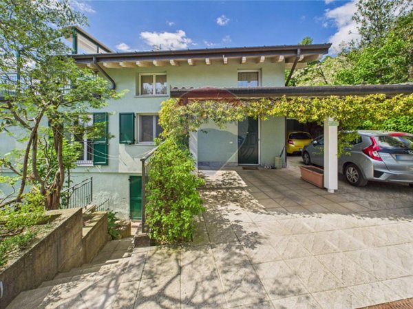 casa indipendente in vendita a Cadegliano-Viconago
