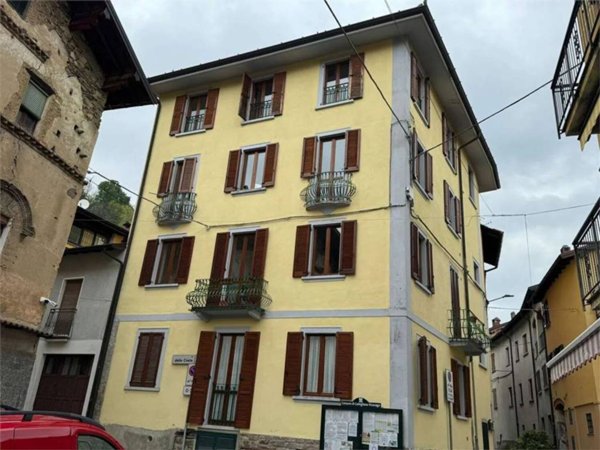 appartamento in vendita a Cadegliano-Viconago in zona Viconago