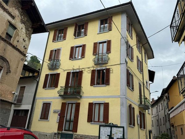 appartamento in vendita a Cadegliano-Viconago in zona Viconago