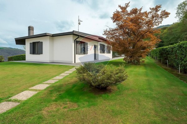 casa indipendente in vendita a Cadegliano-Viconago