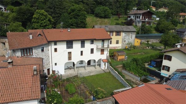 casa indipendente in vendita a Cadegliano-Viconago in zona Viconago