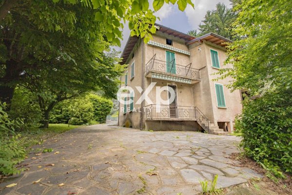 casa indipendente in vendita a Cadegliano-Viconago
