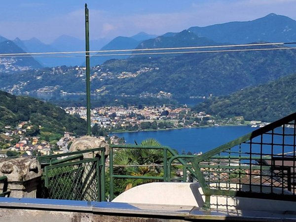 appartamento in vendita a Cadegliano-Viconago in zona Cadegliano