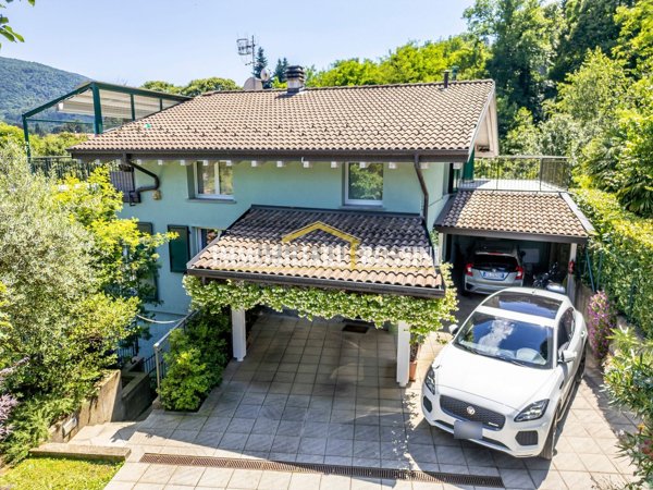 casa indipendente in vendita a Cadegliano-Viconago