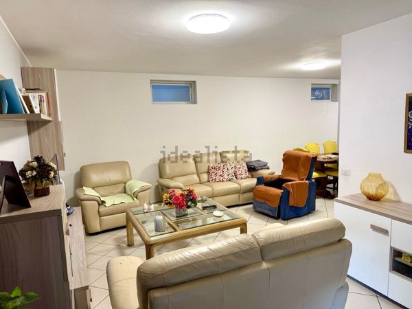 casa indipendente in vendita a Cadegliano-Viconago