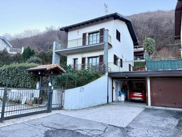 casa indipendente in vendita a Cadegliano-Viconago