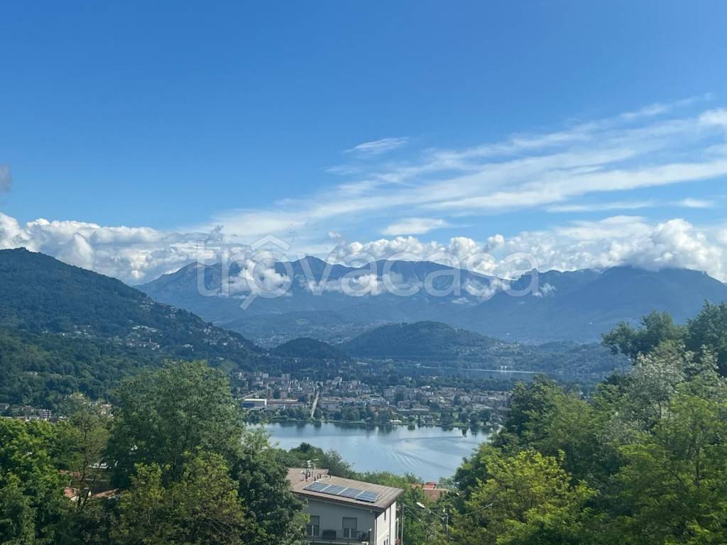 appartamento in vendita a Cadegliano-Viconago in zona Statale