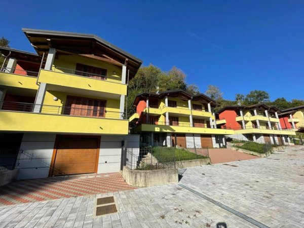 casa indipendente in vendita a Cadegliano-Viconago