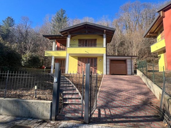 casa indipendente in vendita a Cadegliano-Viconago