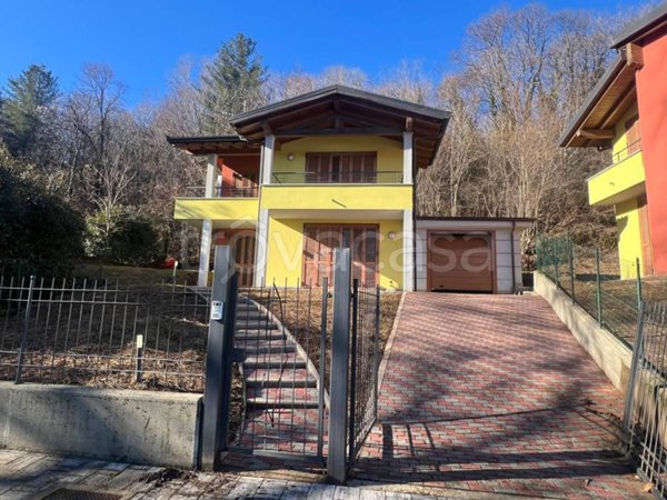 casa indipendente in vendita a Cadegliano-Viconago in zona Cadegliano