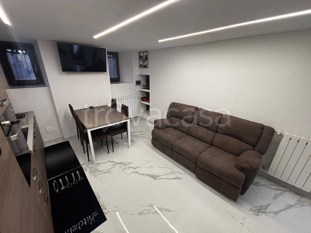 casa indipendente in vendita a Cadegliano-Viconago in zona Viconago